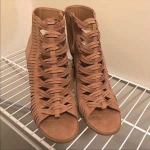 ✨Tan Peep Toe Heels✨